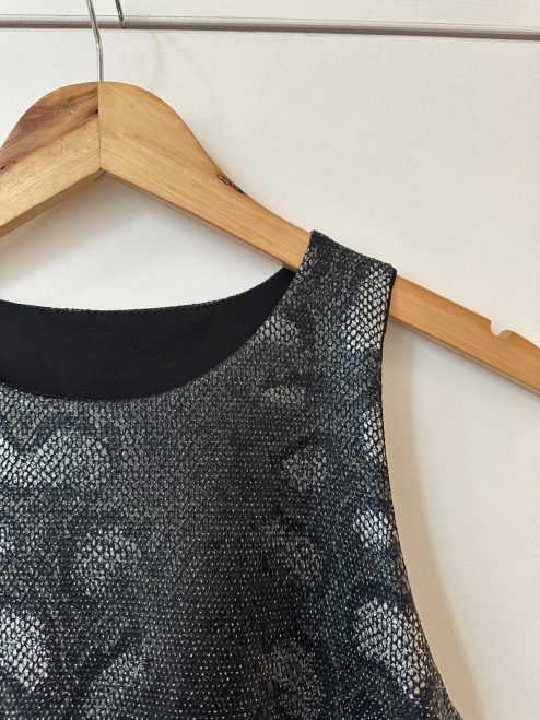 Alternative view of Blusa Reptil